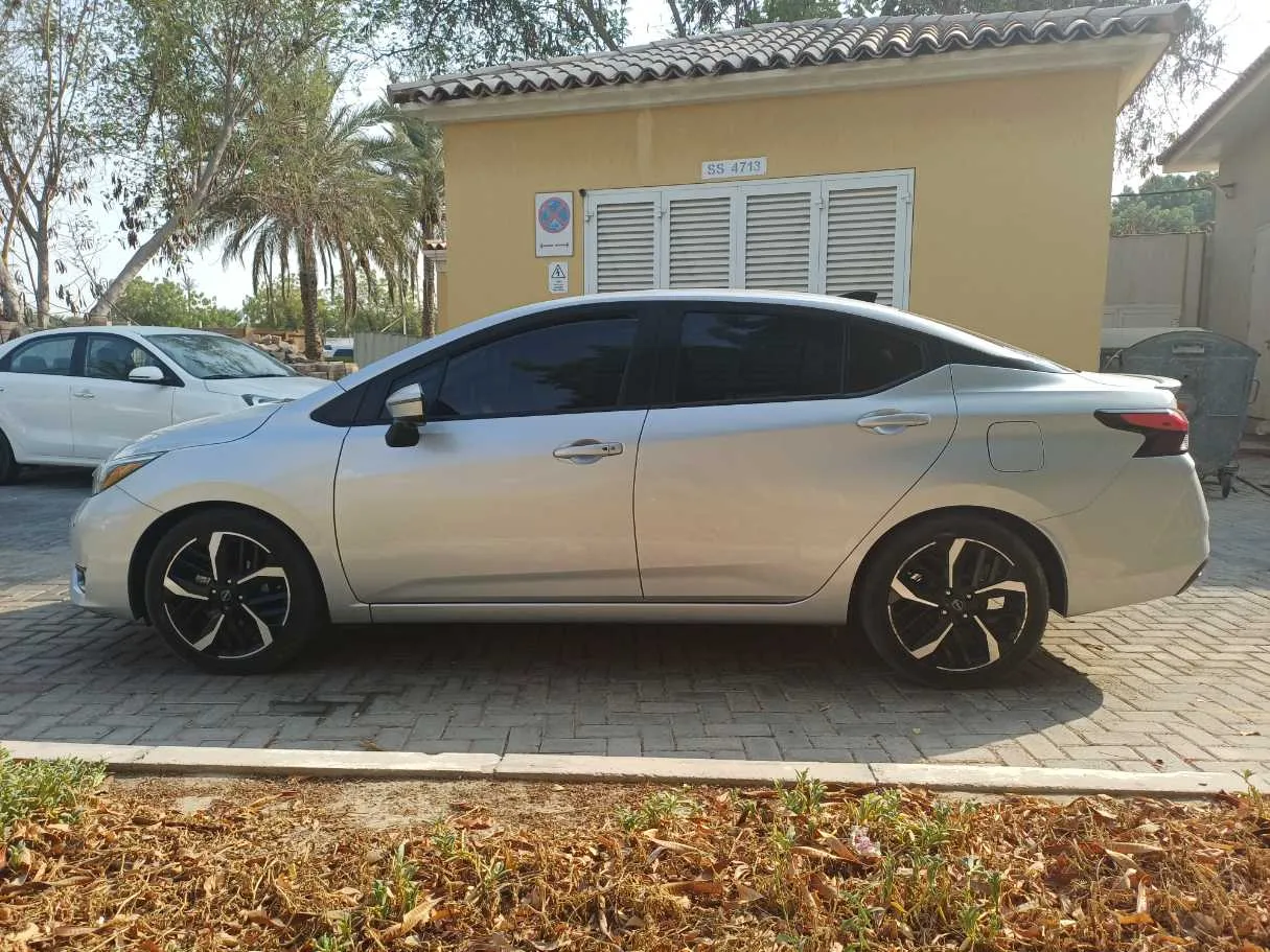 Car image 8