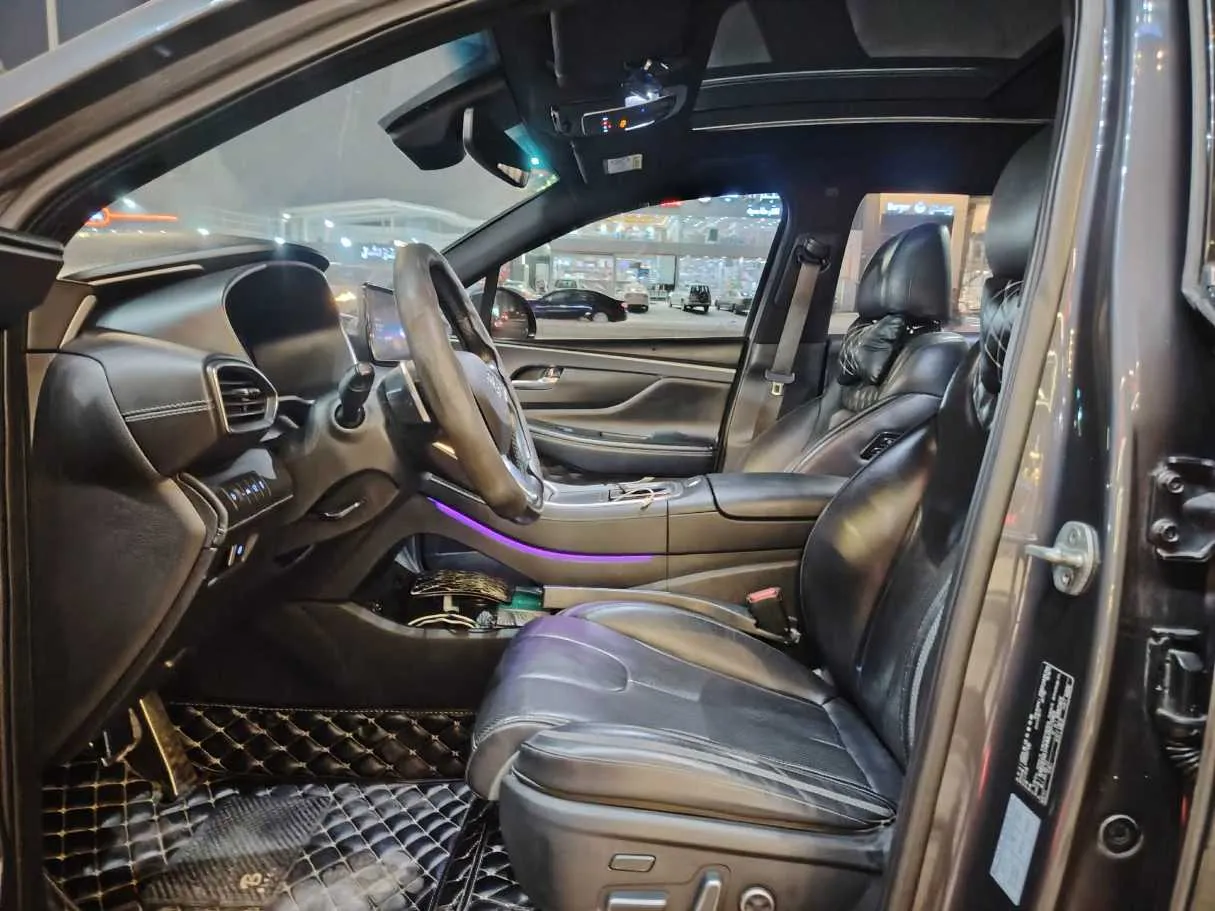 Car image 15