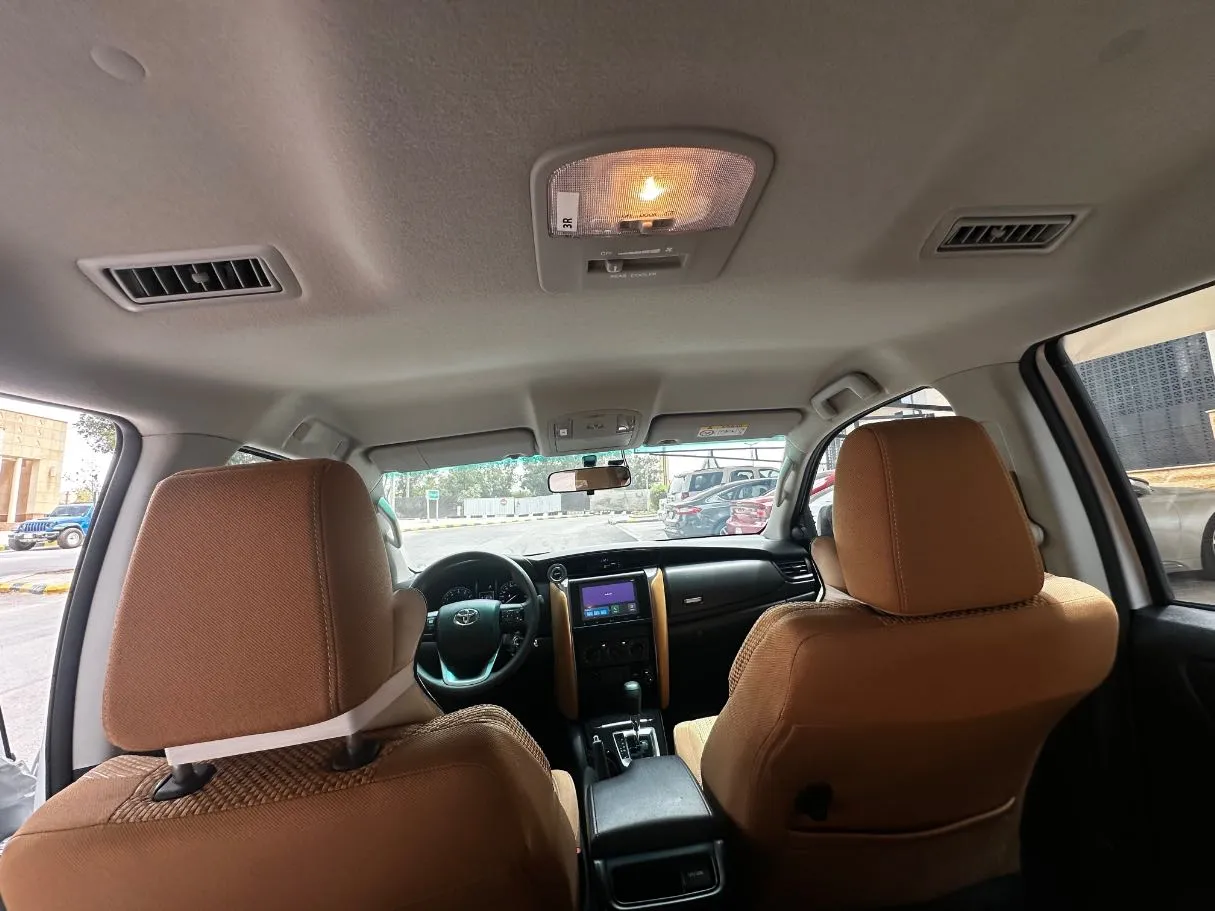 Car image 28