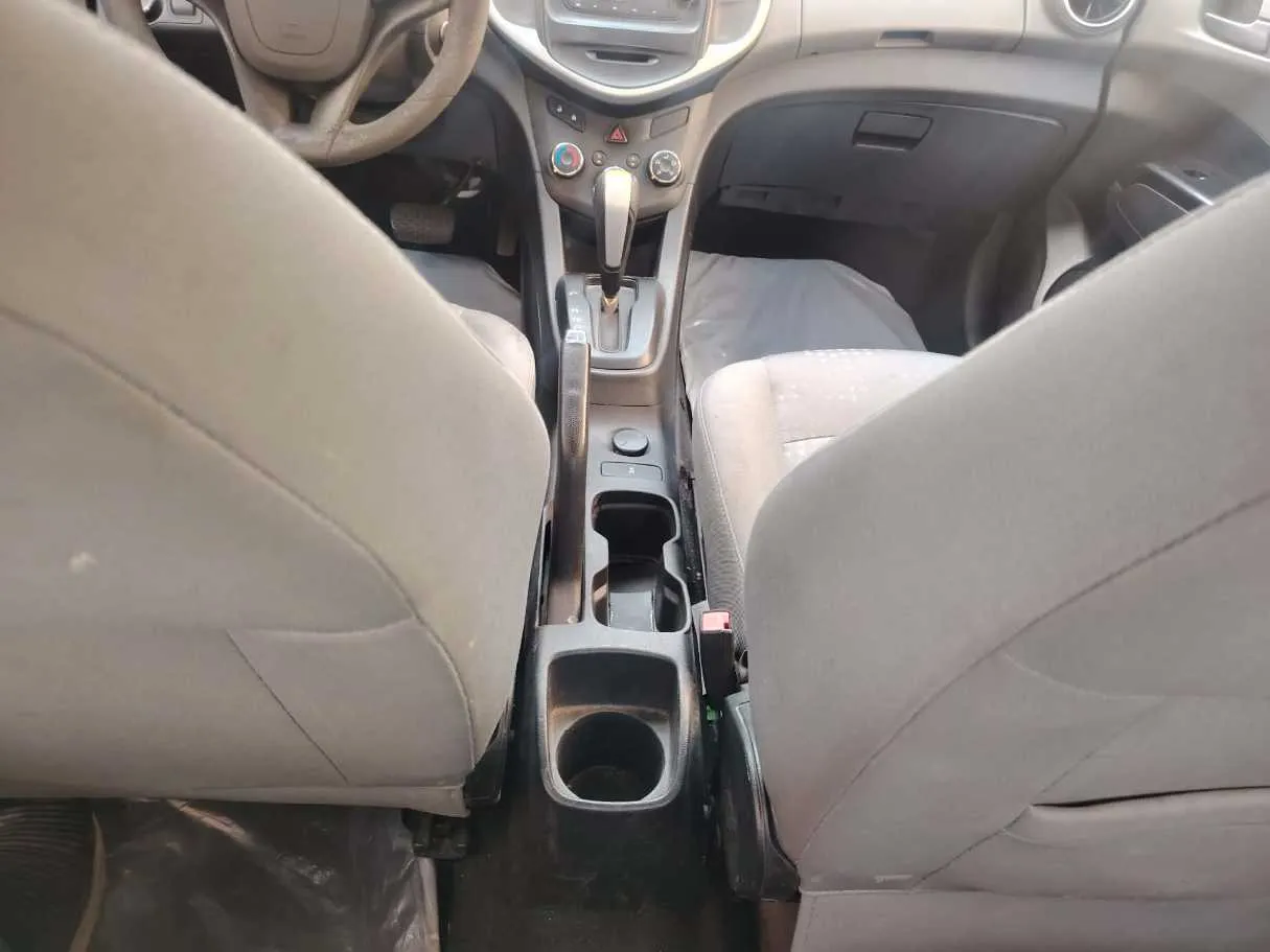 Car image 19