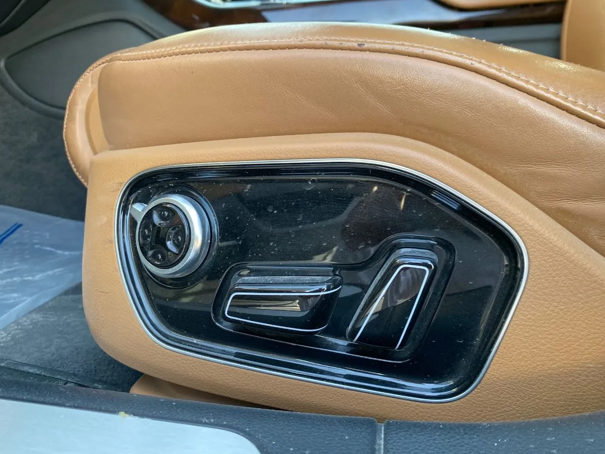 Car image 32