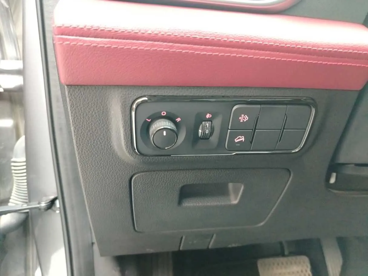 Car image 37