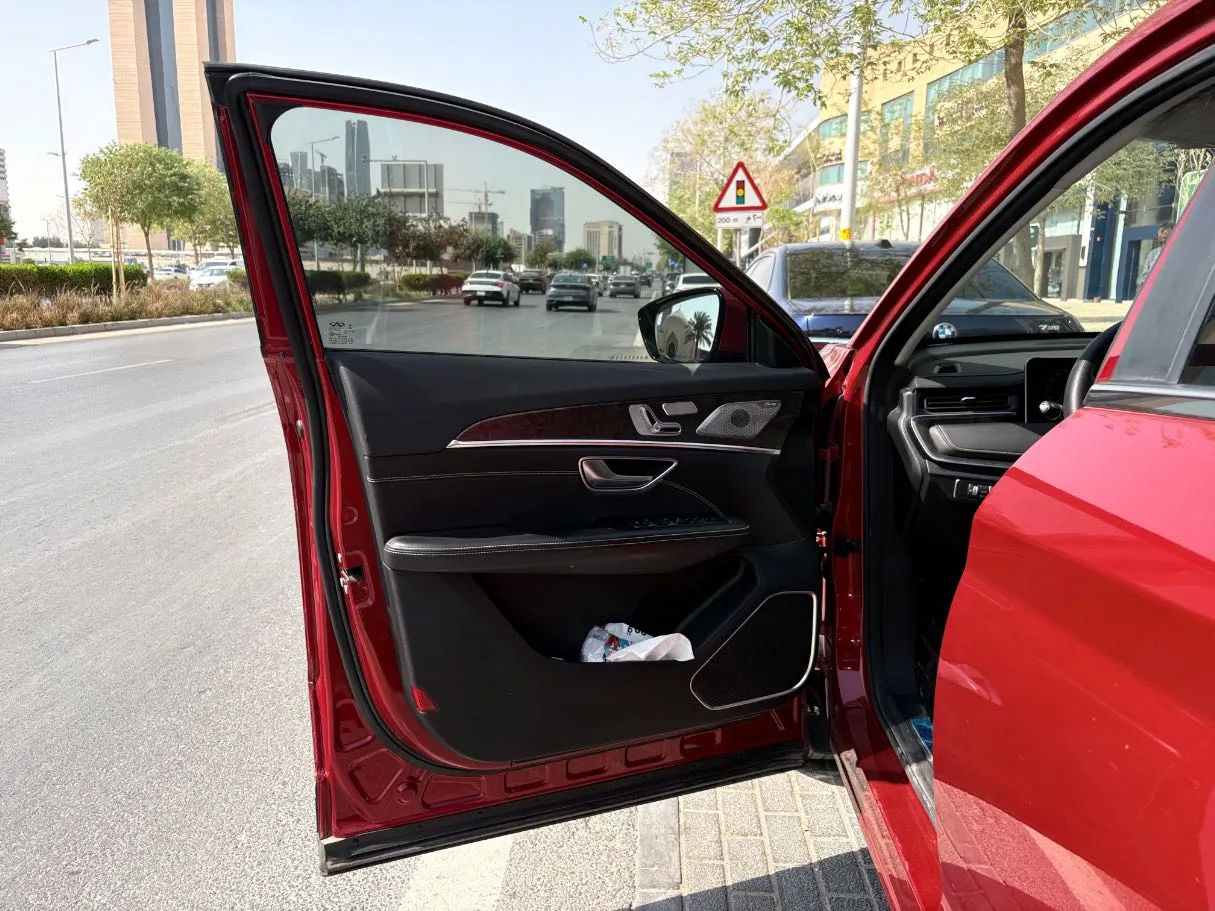 Car image 8