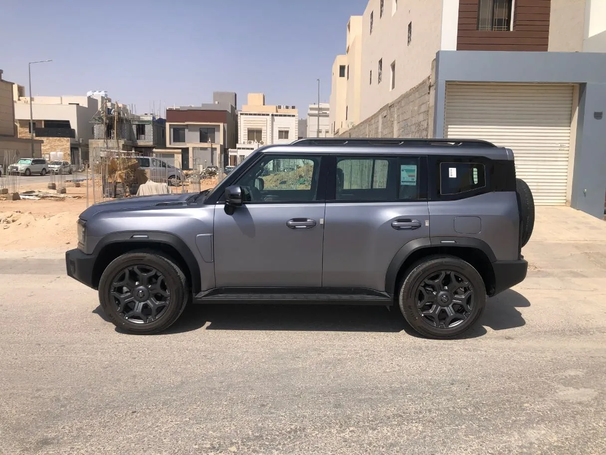 Car image 8