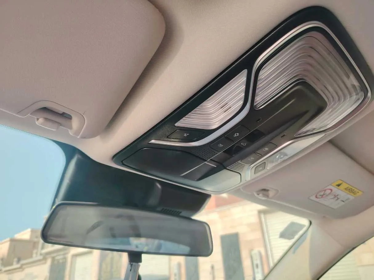 Car image 40
