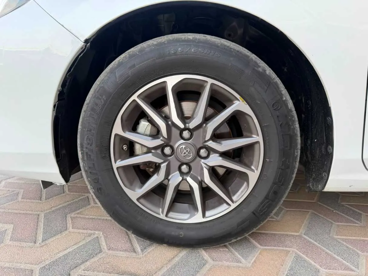 Car image 10