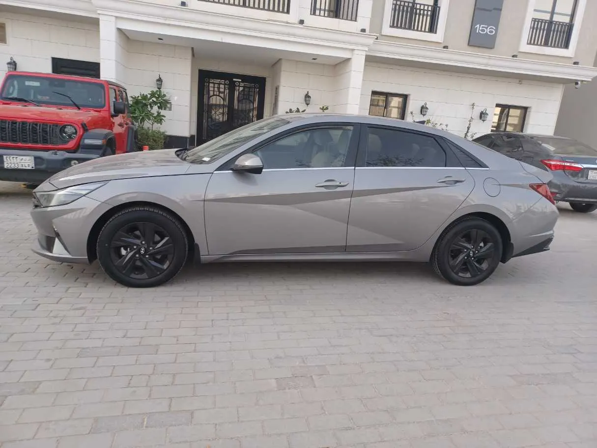 Car image 9
