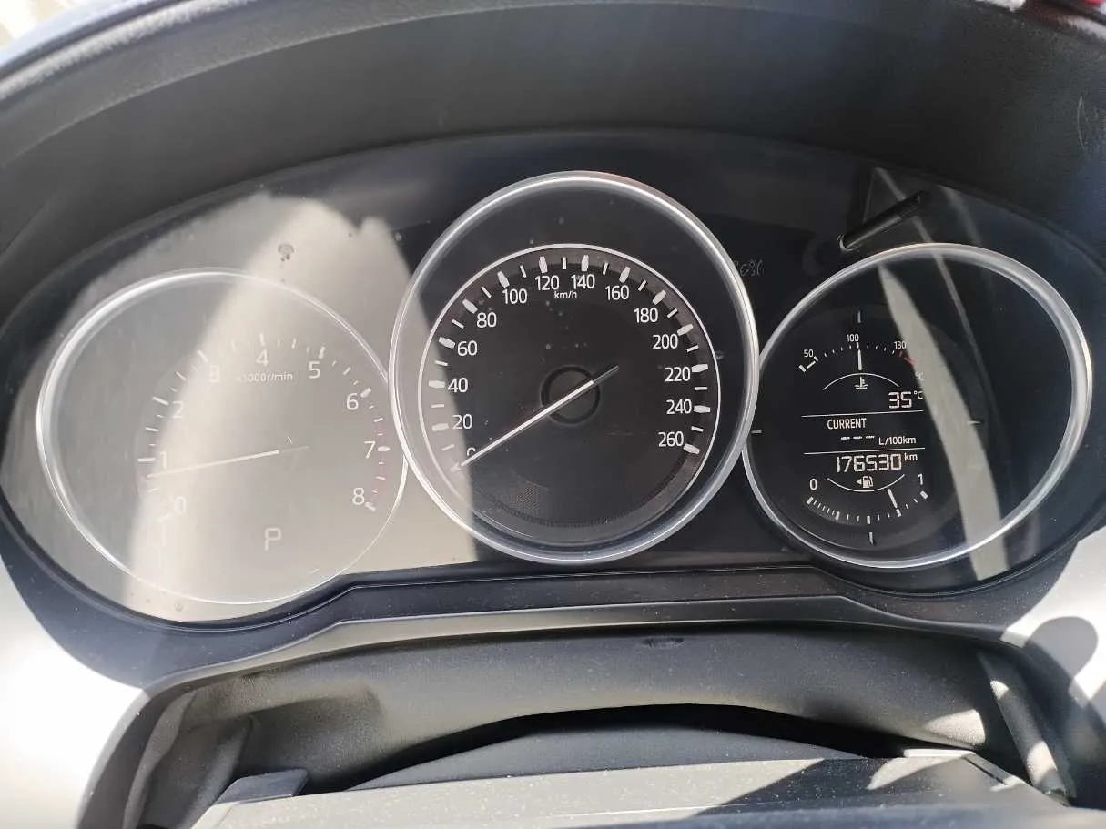 Car image 18