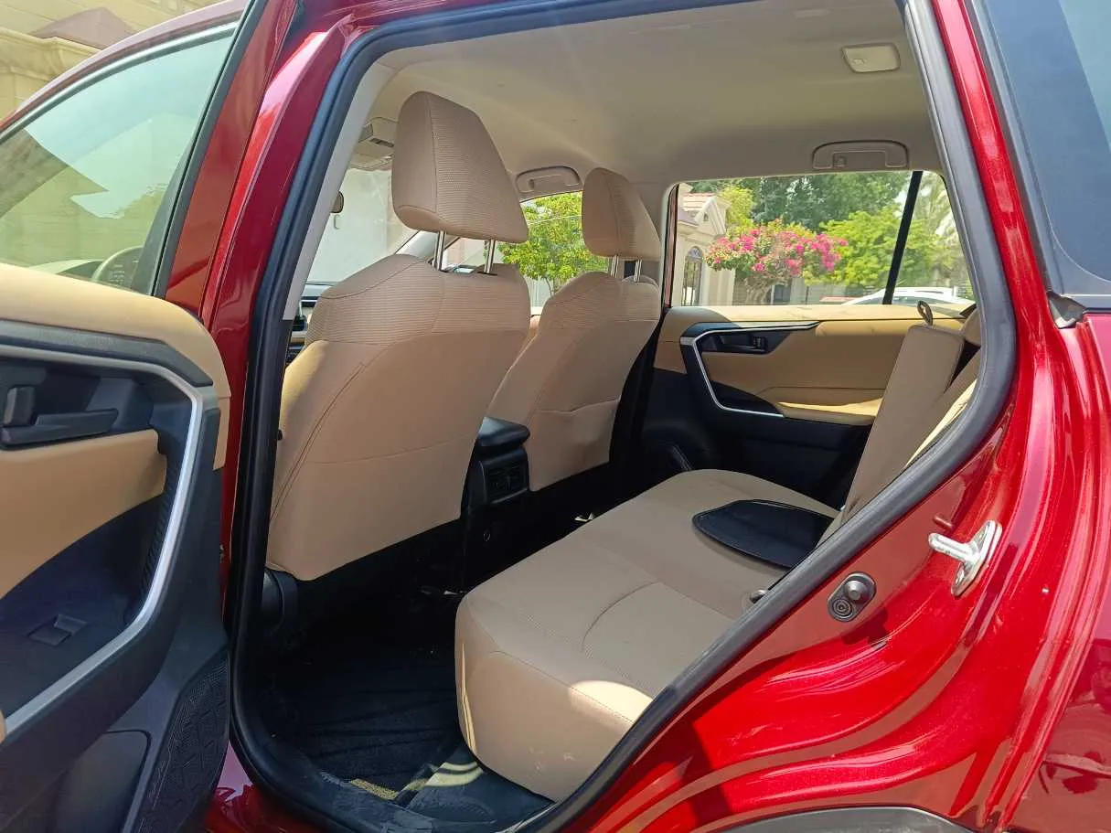 Car image 19