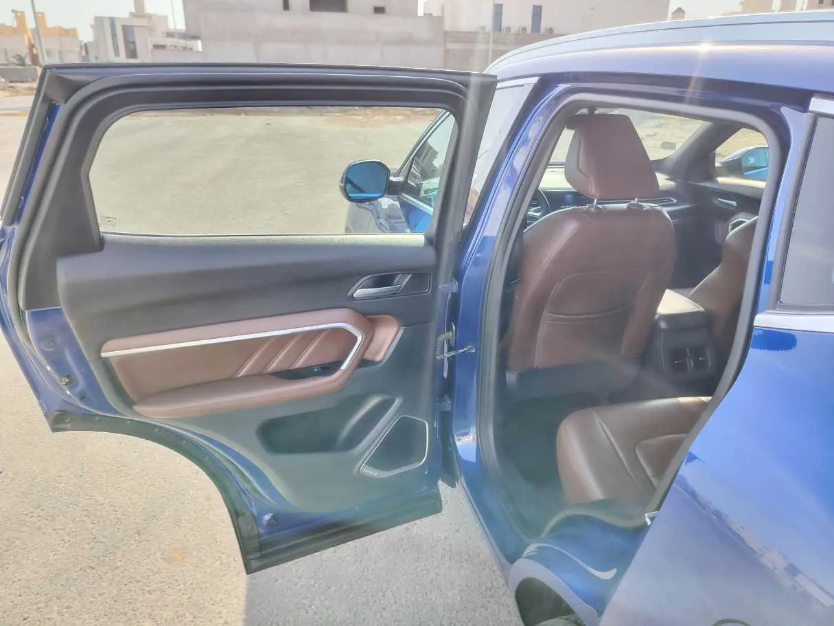 Car image 17