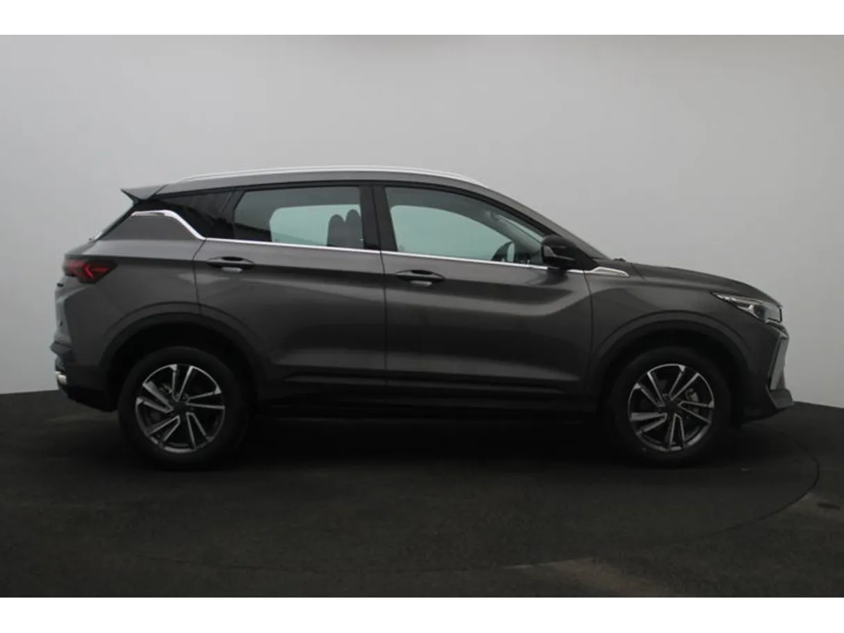 Car image 13