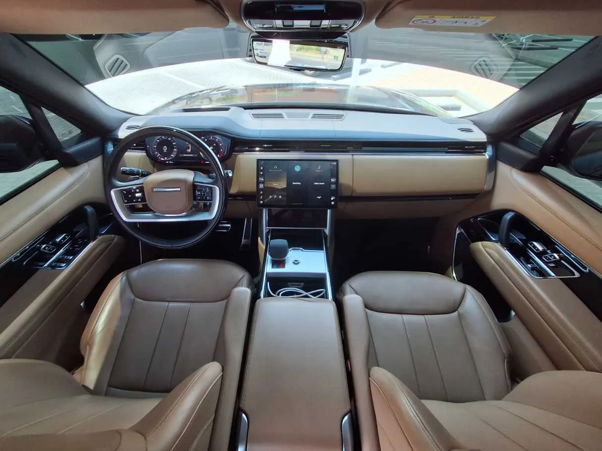 Car image 14
