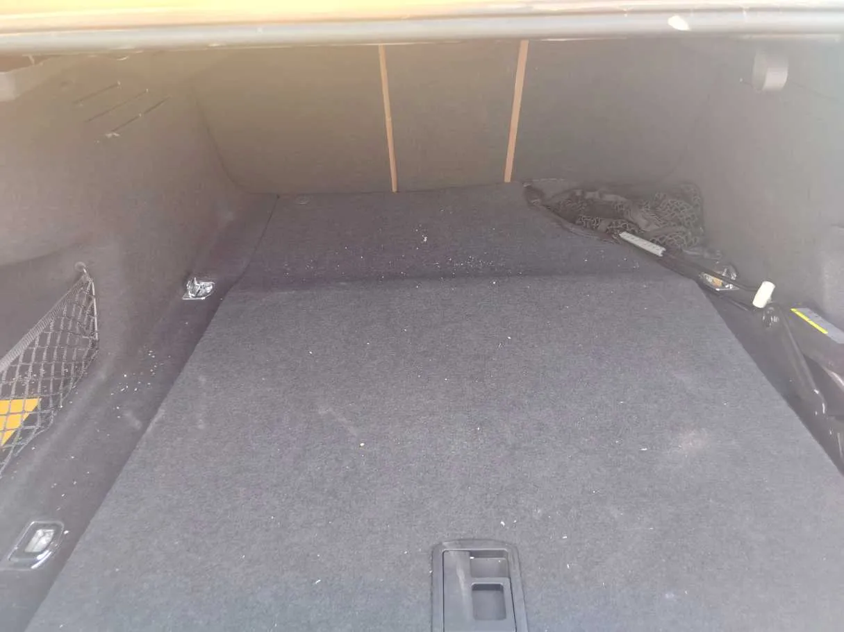 Car image 27