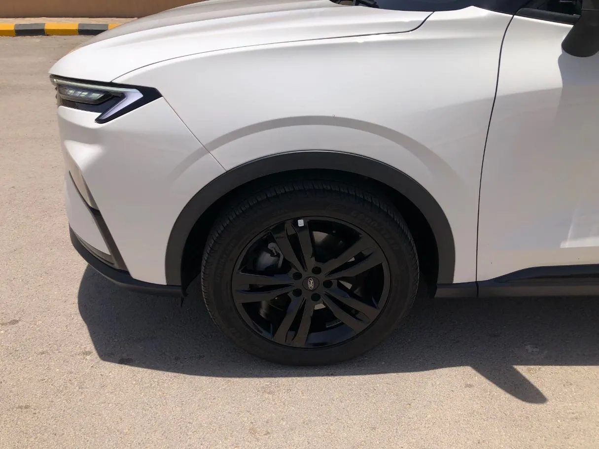 Car image 9