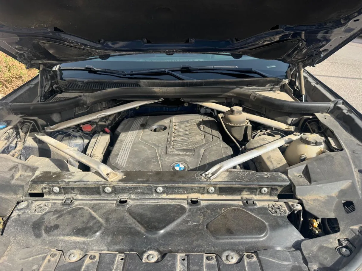 Car image 26