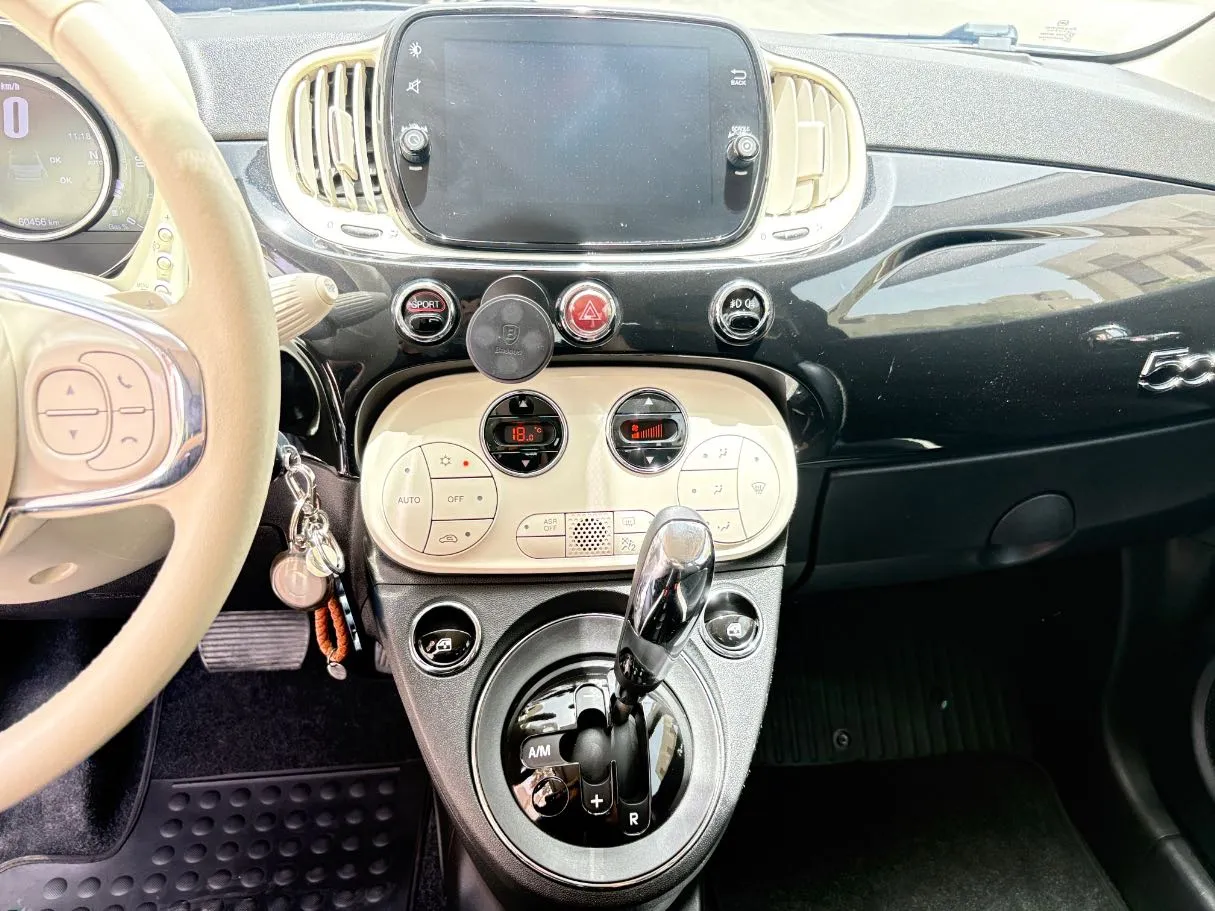 Car image 17