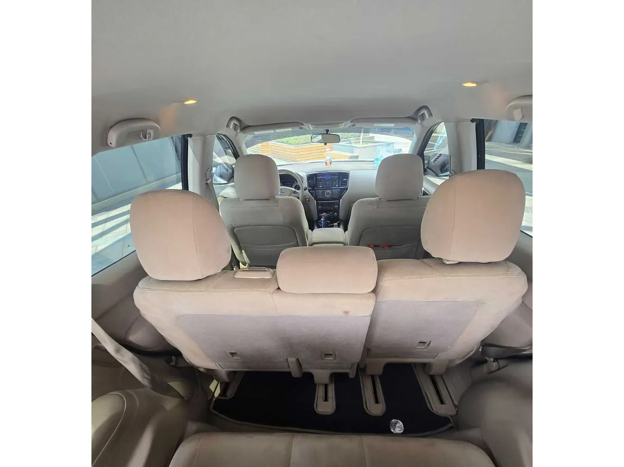 Car image 17