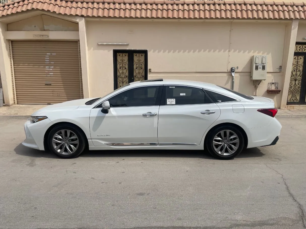 Car image 8