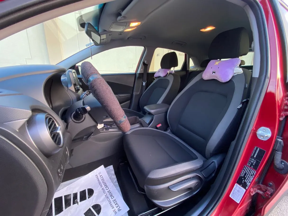 Car image 11