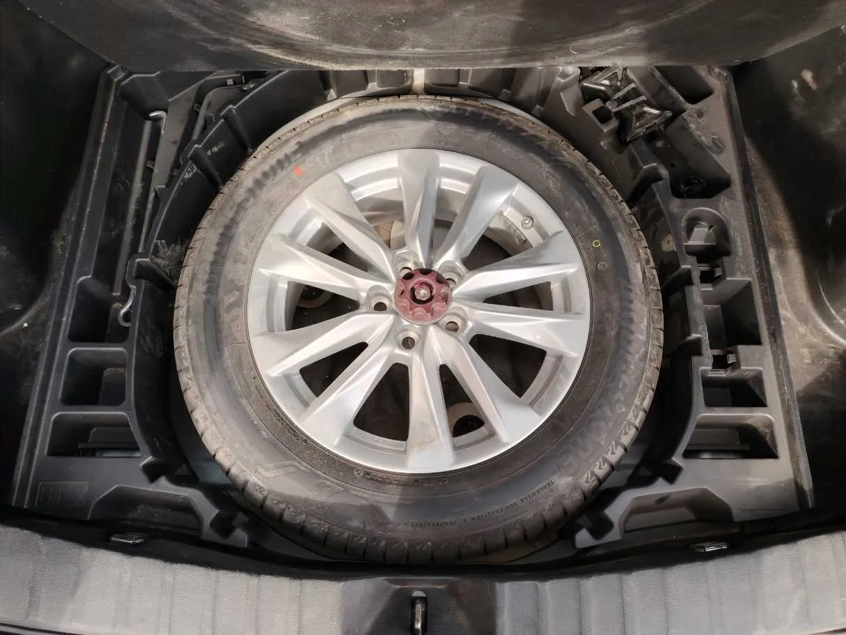 Car image 29