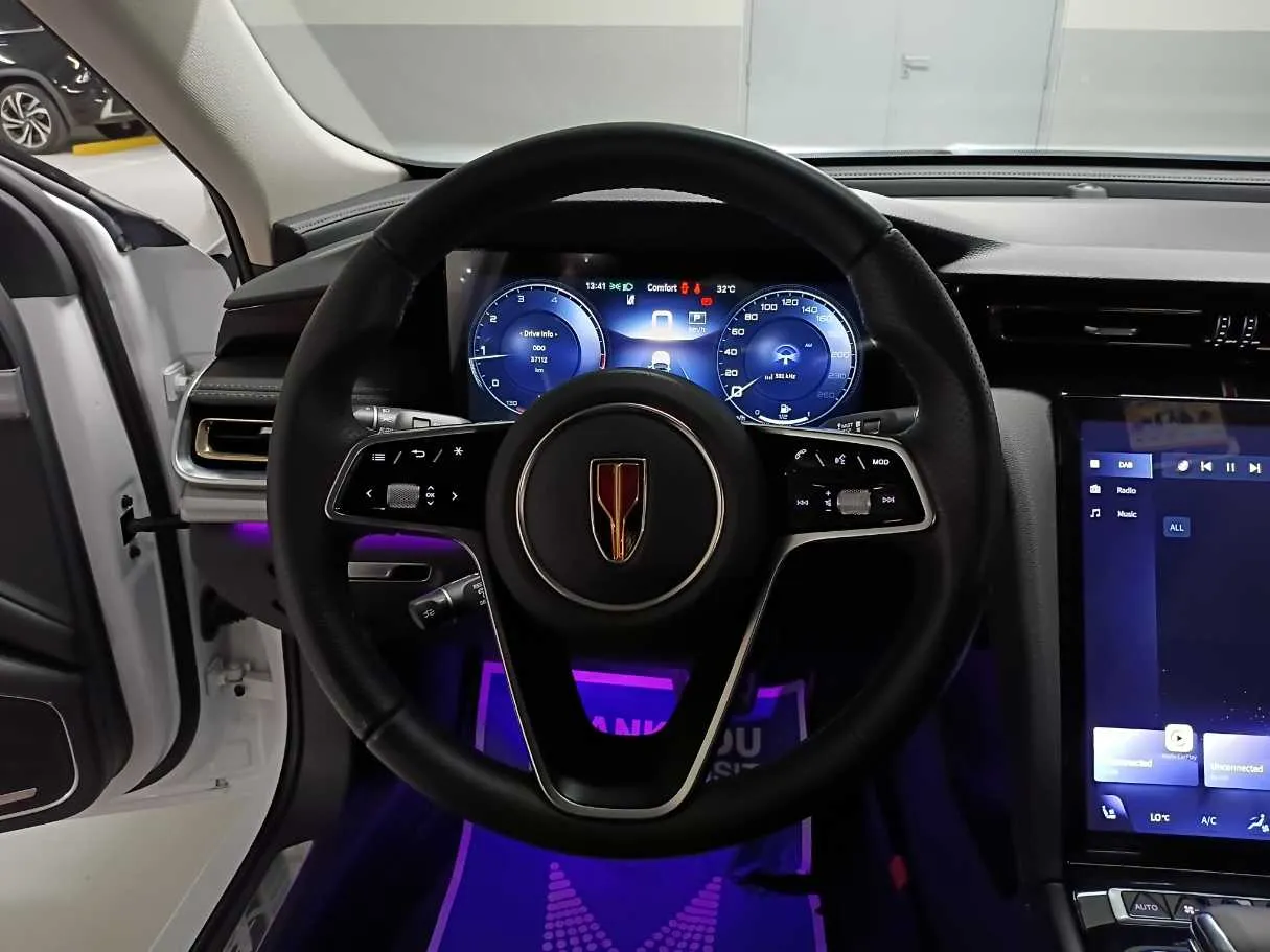 Car image 17
