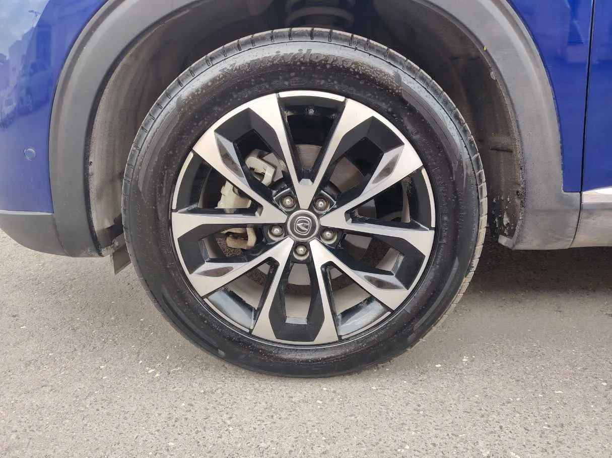 Car image 10