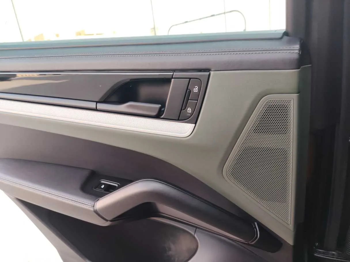Car image 38