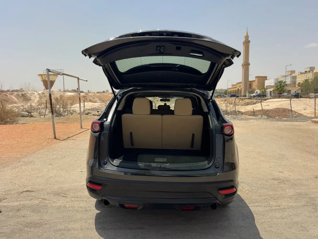Car image 19