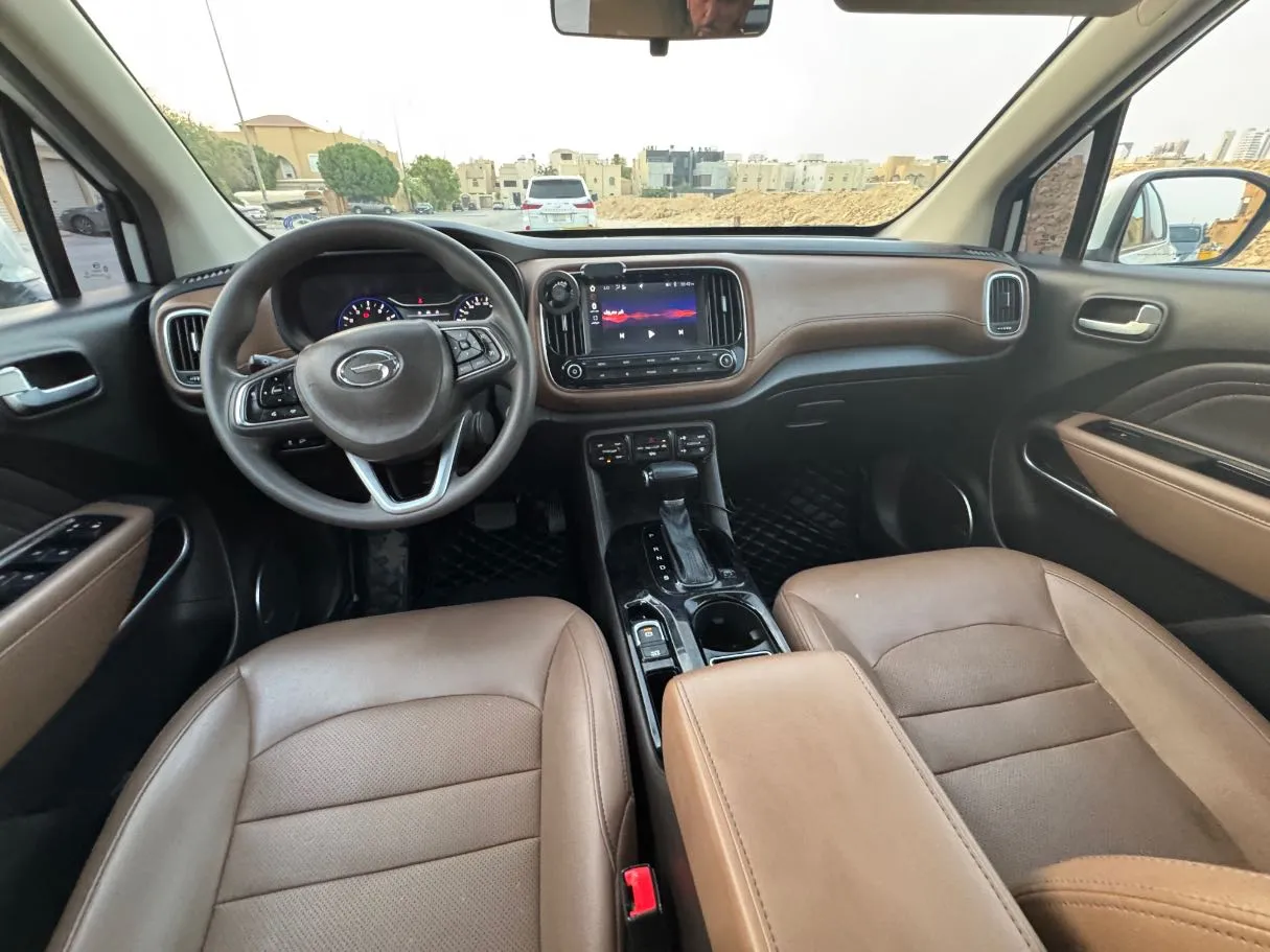Car image 16
