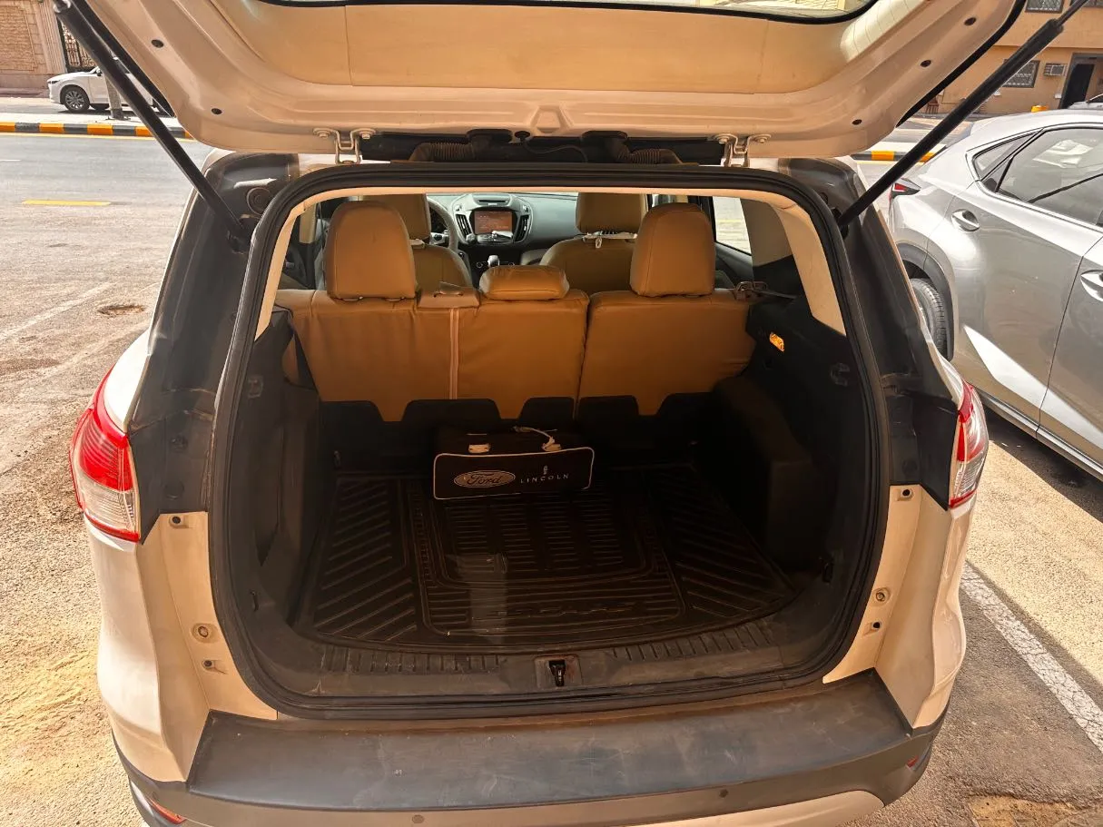 Car image 23