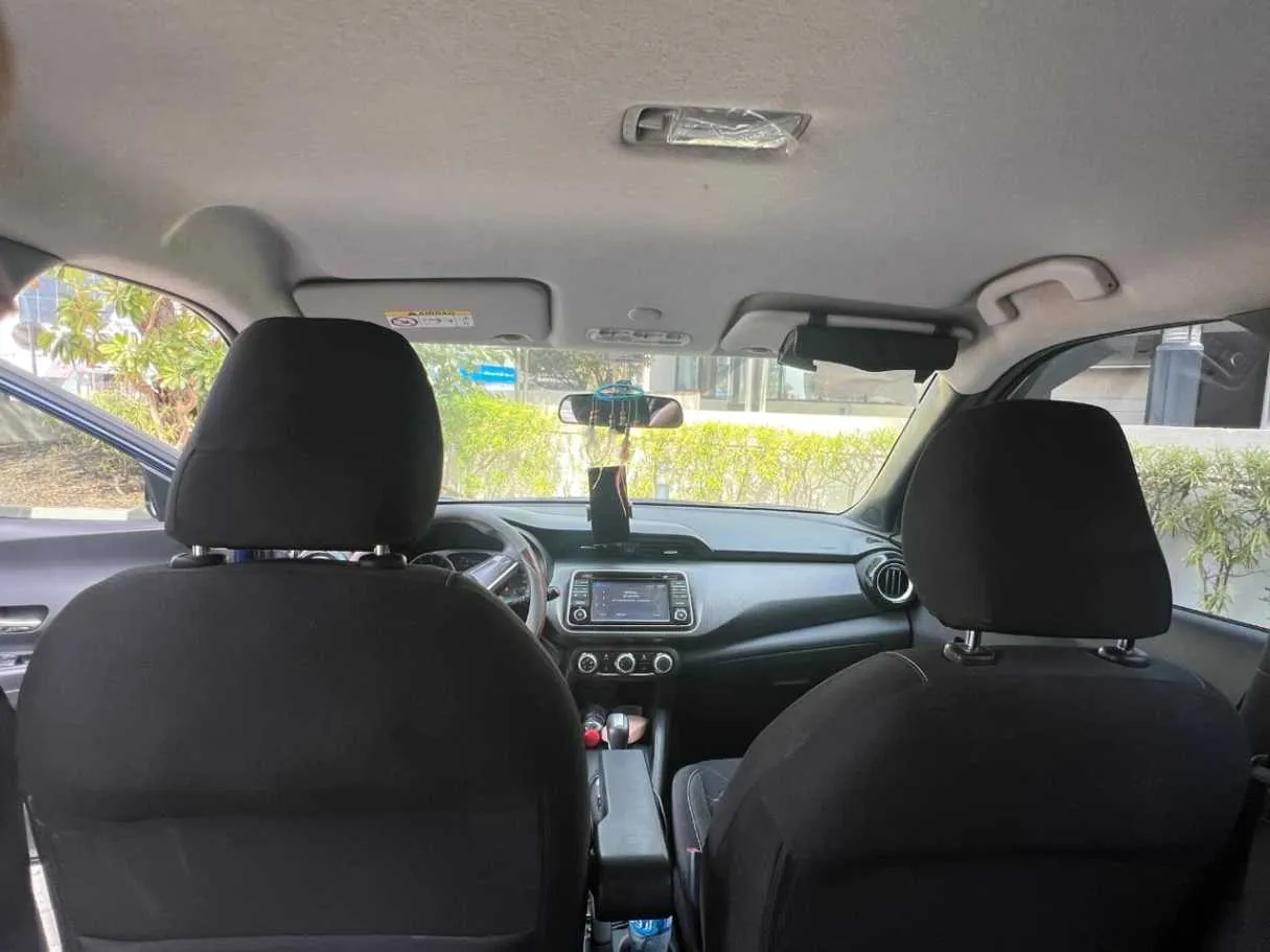 Car image 12