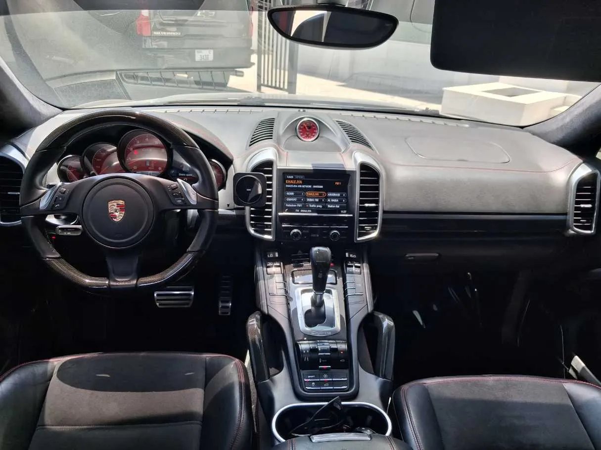 Car image 15