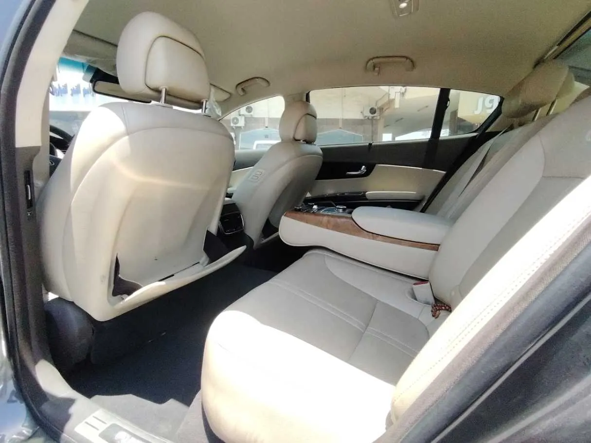 Car image 13