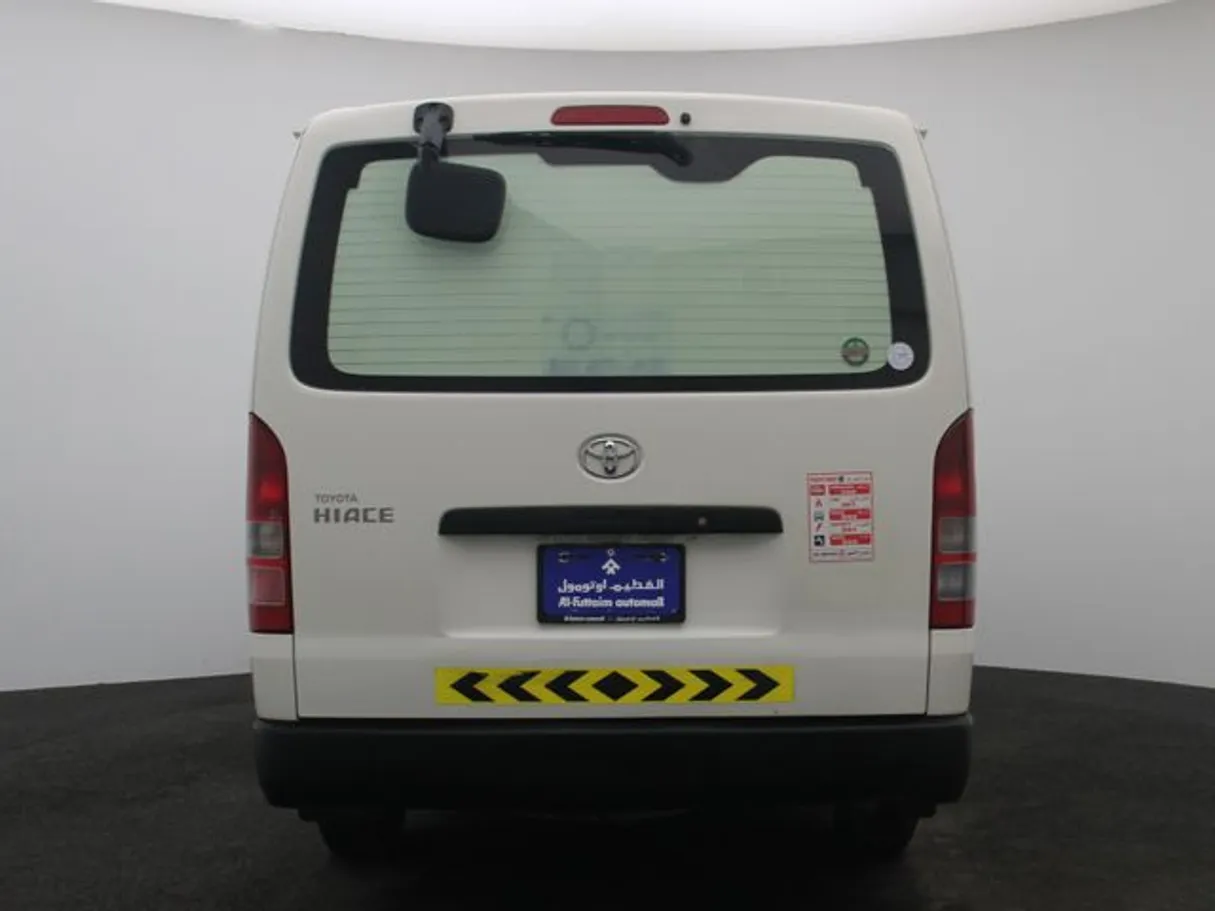 Car image 12