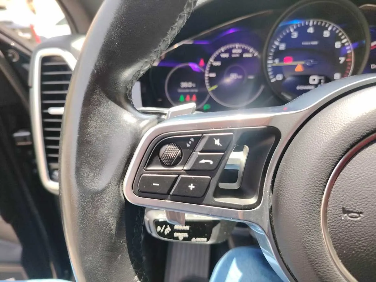 Car image 47