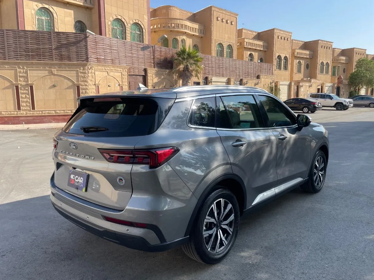 Car image 5