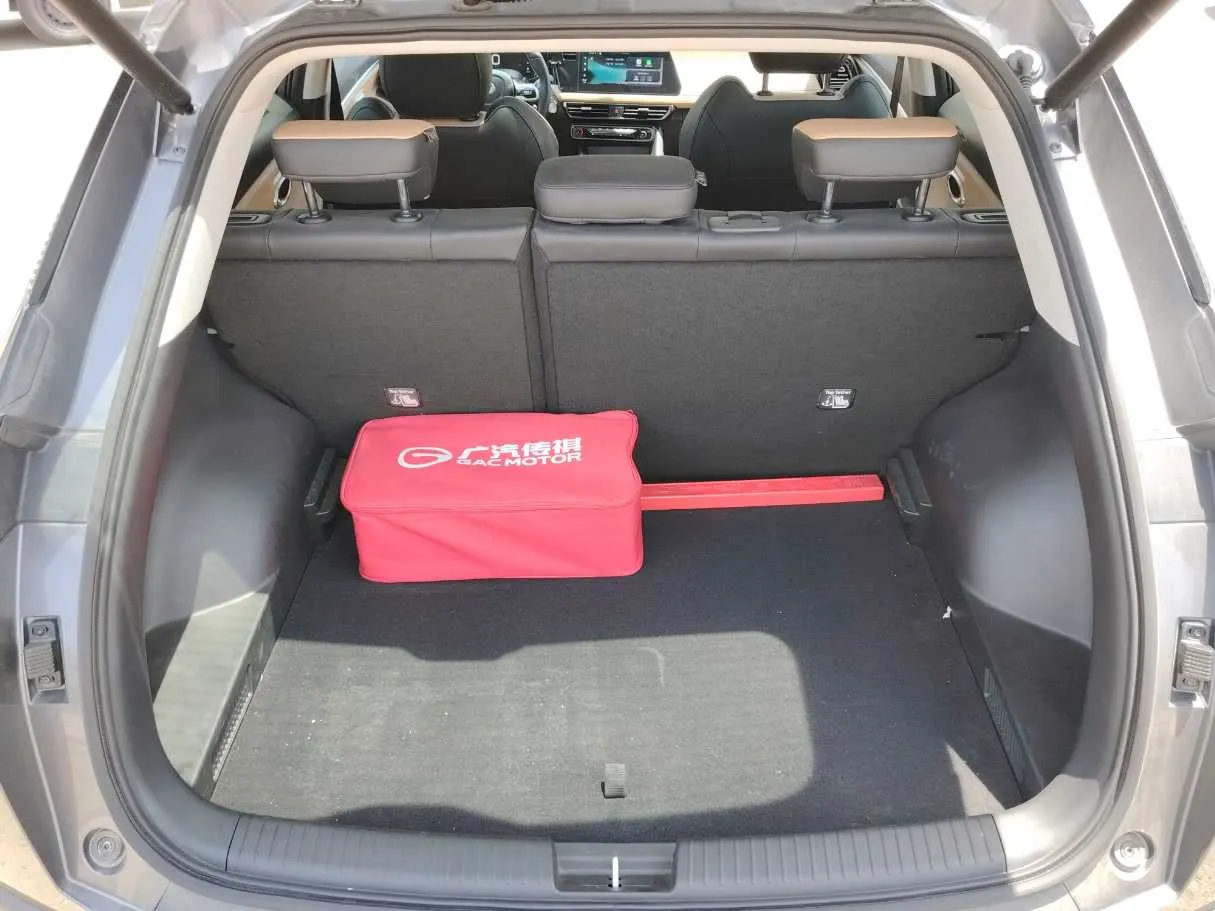 Car image 27