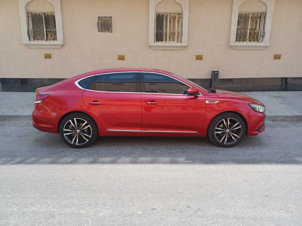 Car image 4