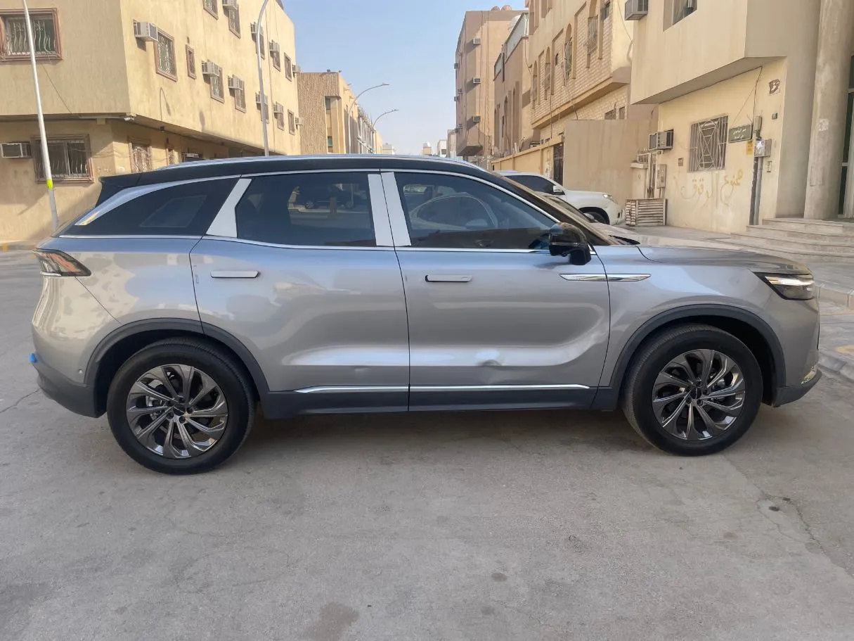 Car image 3