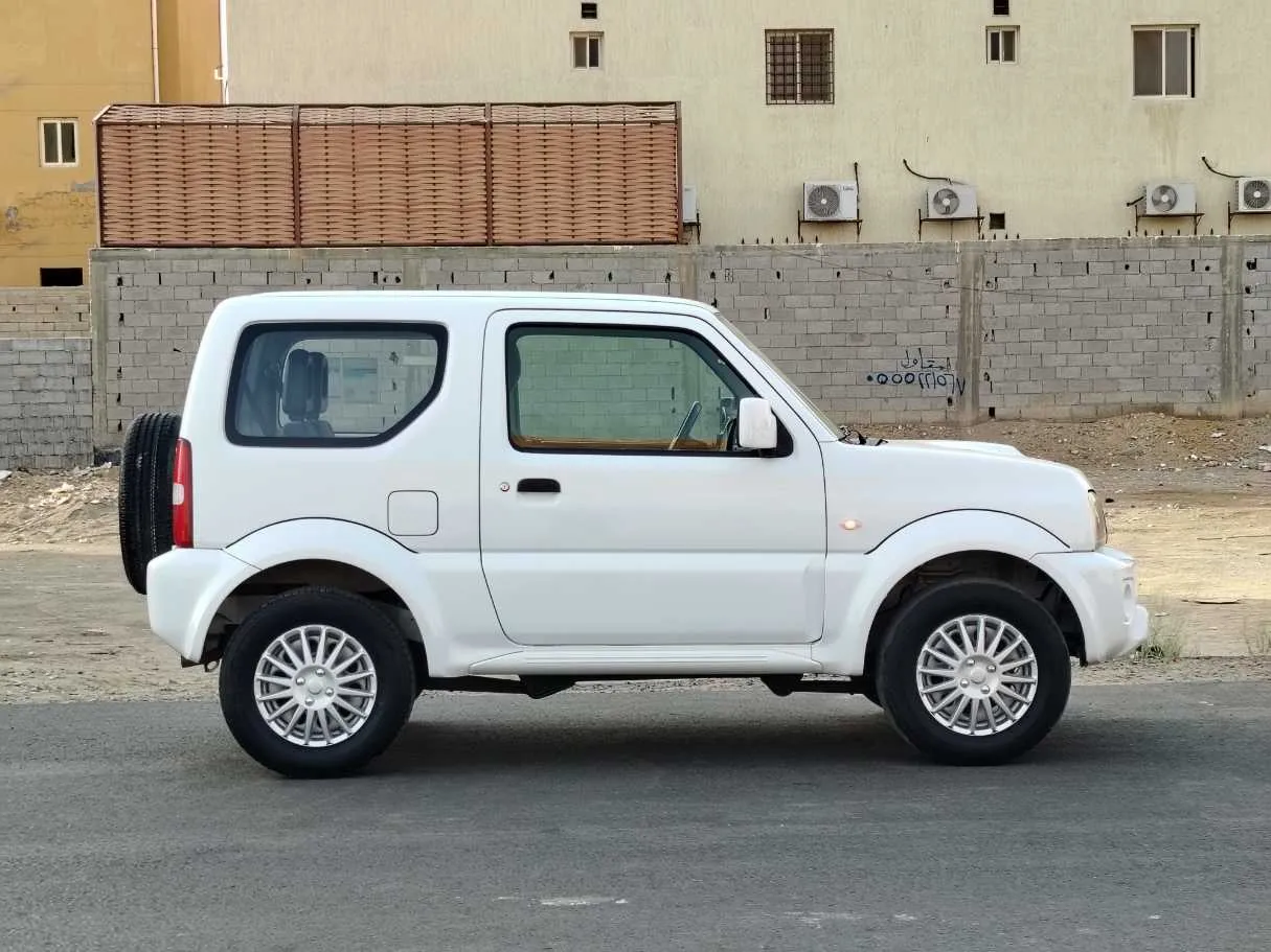 Car image 4