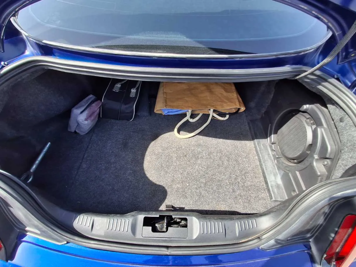 Car image 19