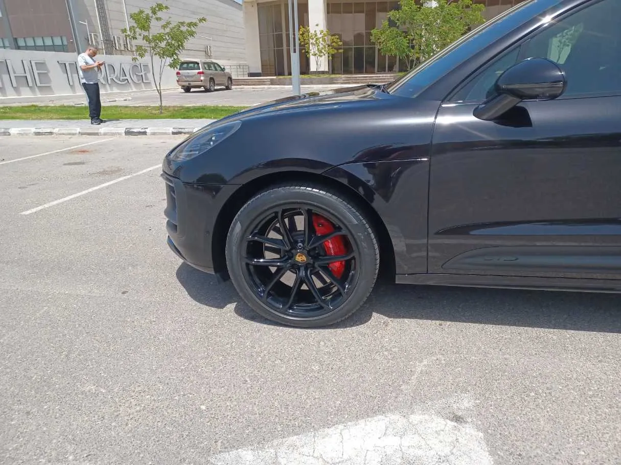 Car image 9