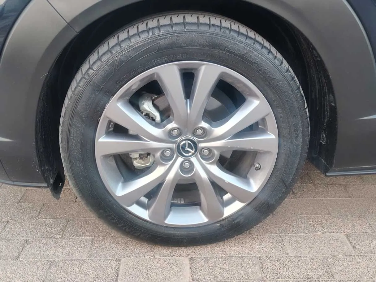 Car image 10