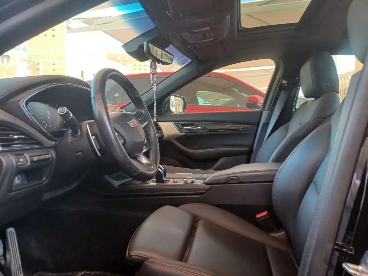 Car image 10