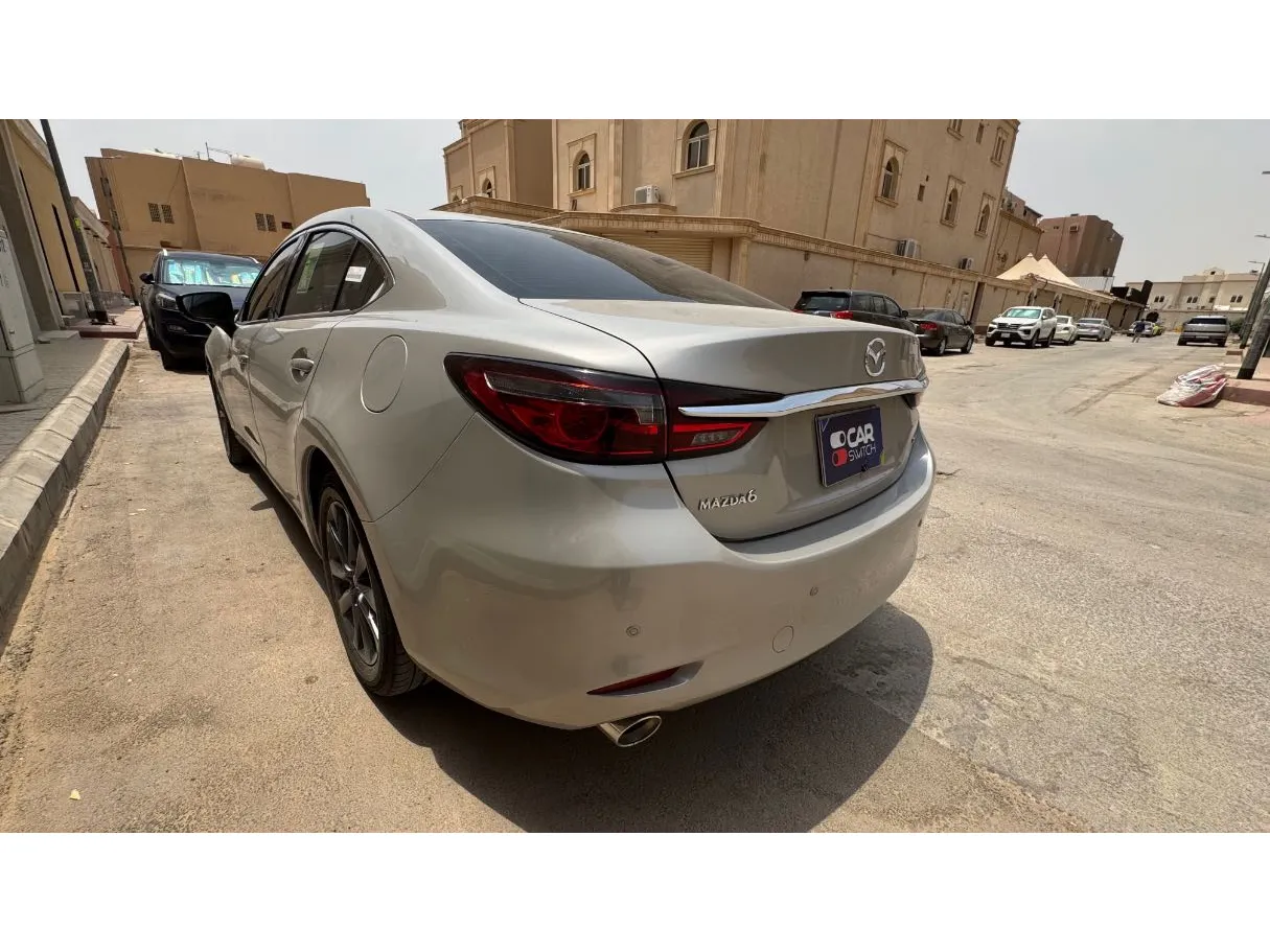 Car image 7