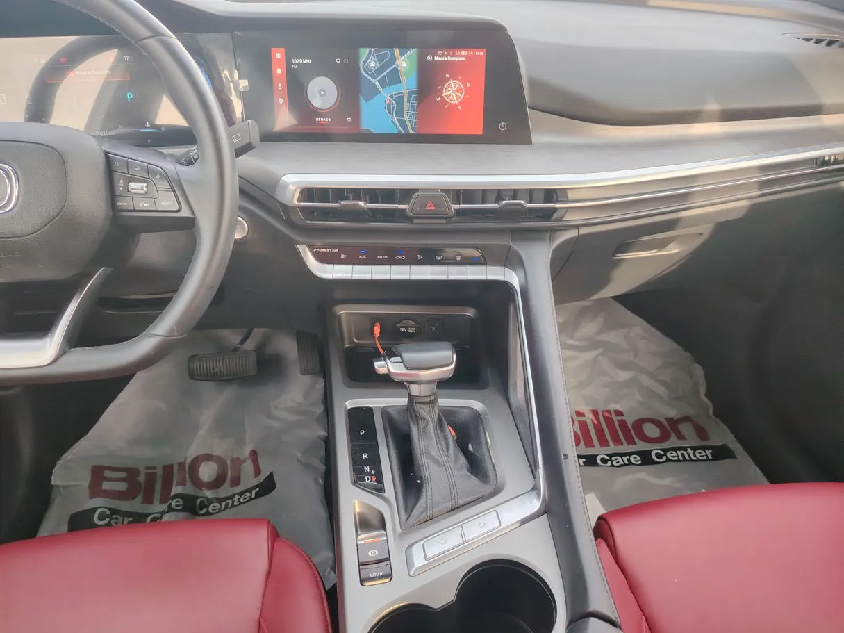 Car image 18