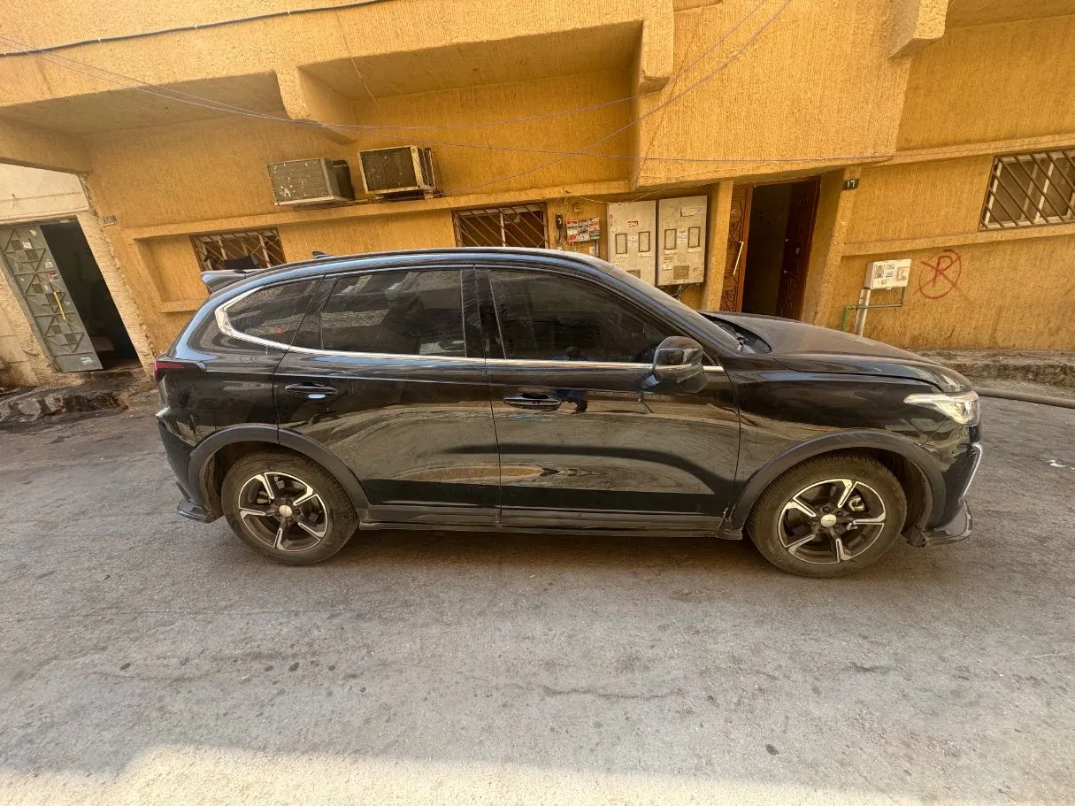 Car image 4
