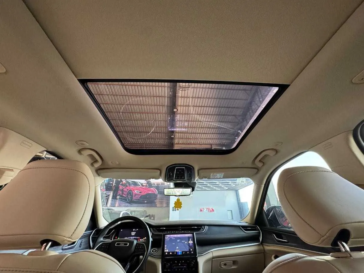 Car image 16