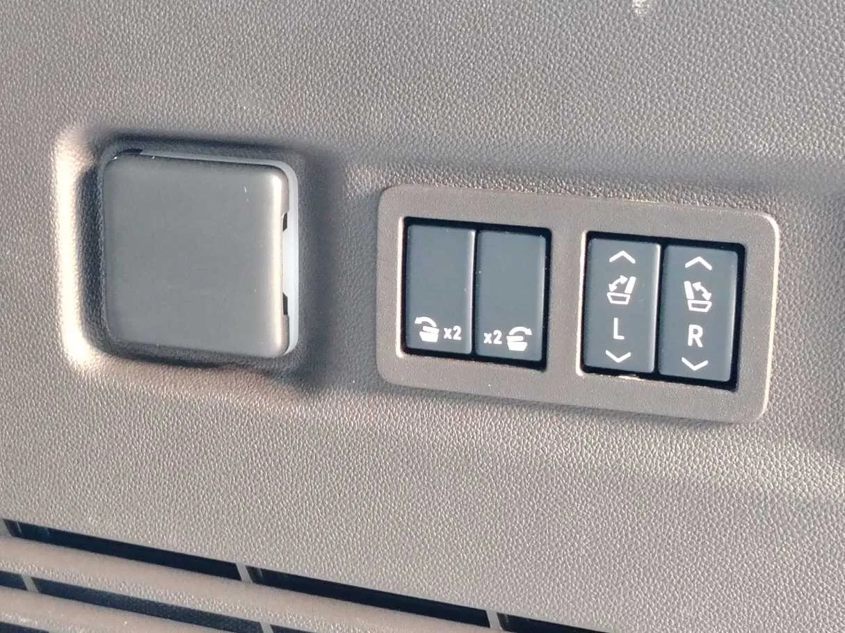 Car image 37