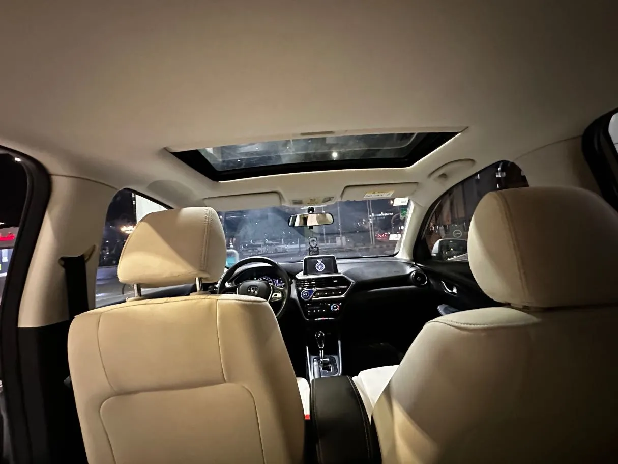 Car image 15
